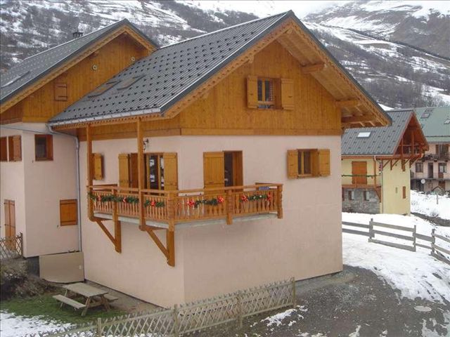 Centre Village Batiment Emeraude
