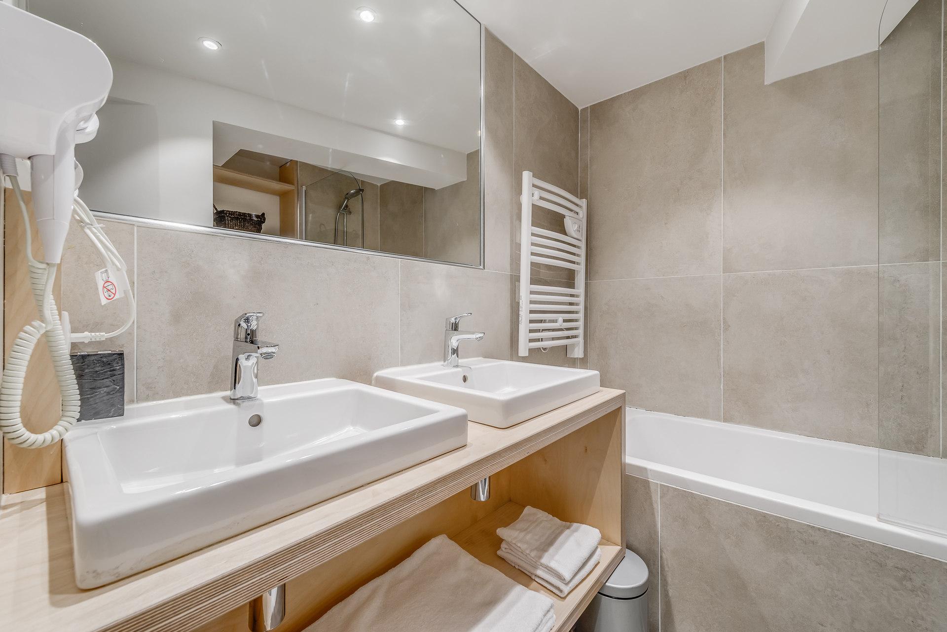 location-appartement-Tignes-1550-Les-Brévières-8-personnes-2247-5-Alpissime location-appartement-Tignes-1550-Les-Brévières-8-personnes-2247-5-Alpissime