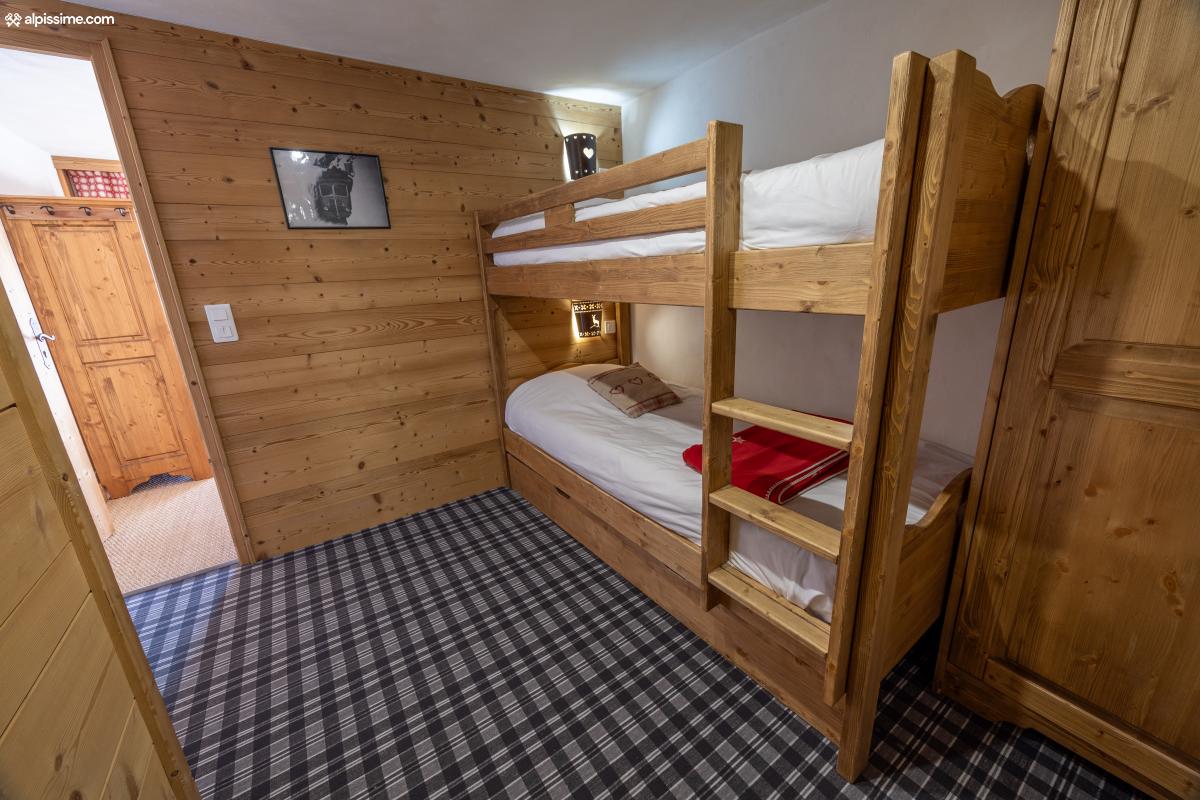 Bunk bed aera ( 3 simple beds)